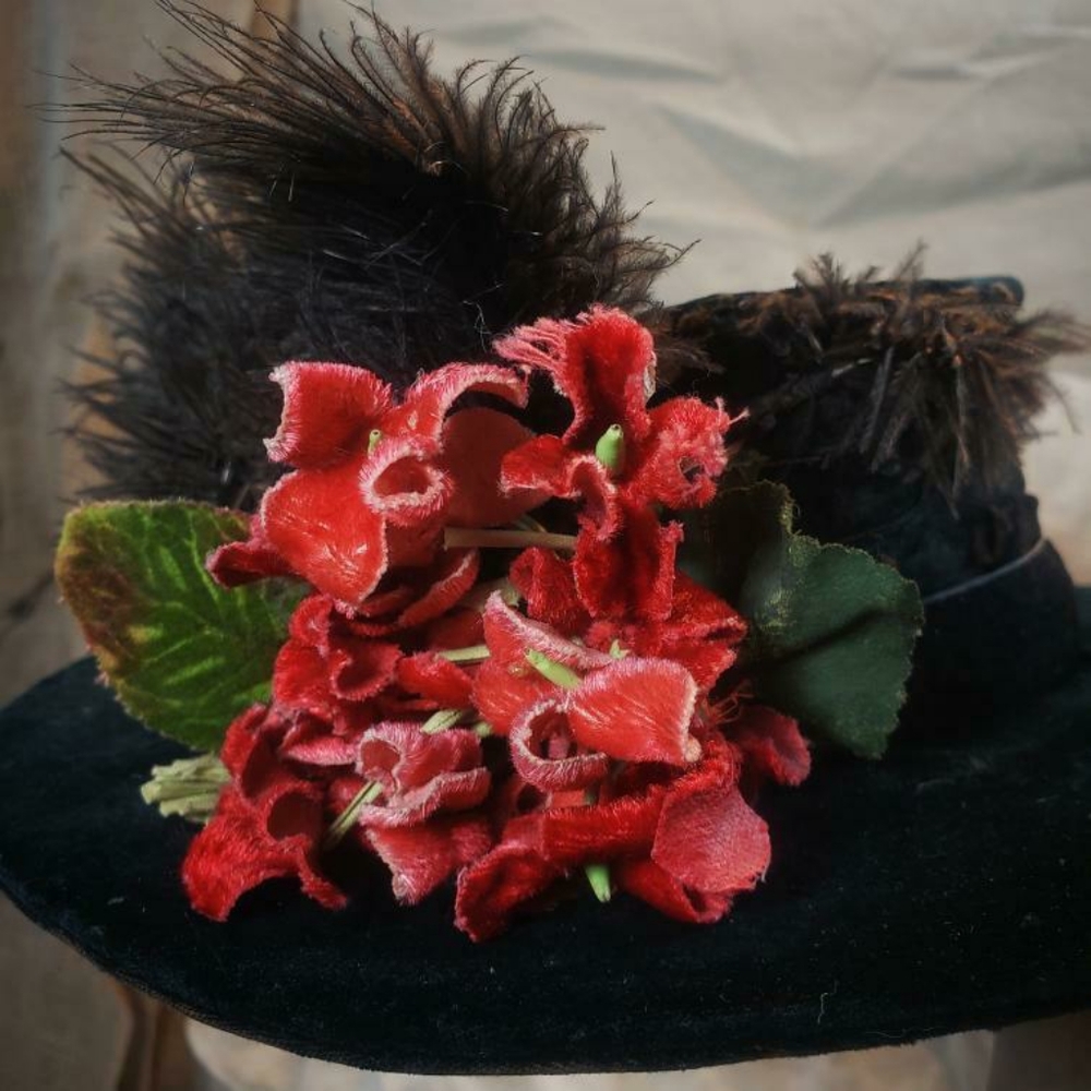 Antique Victorian 1890s hat with ostrich feathers. - Picture 4 of 7